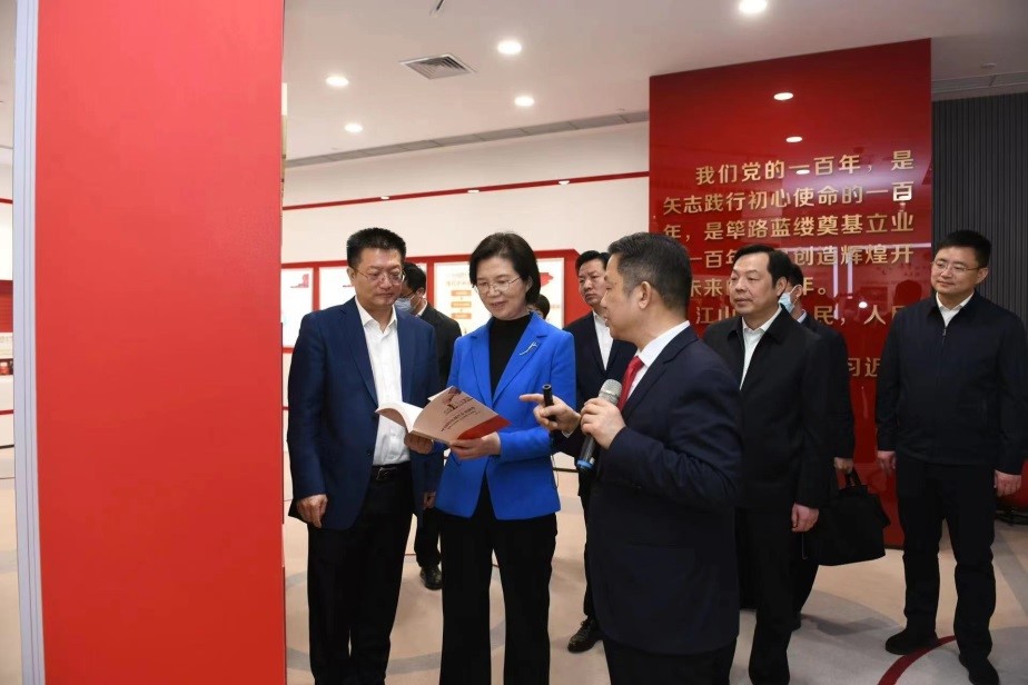 江蘇省委常委、組織部部長沈瑩調(diào)研紅豆2
